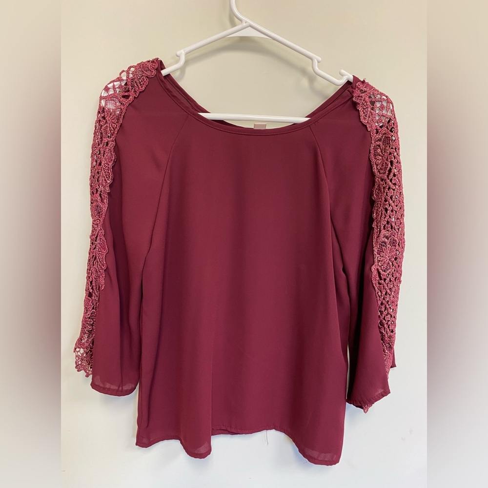 Miami Flare Lace with gold Flare Sleeves
